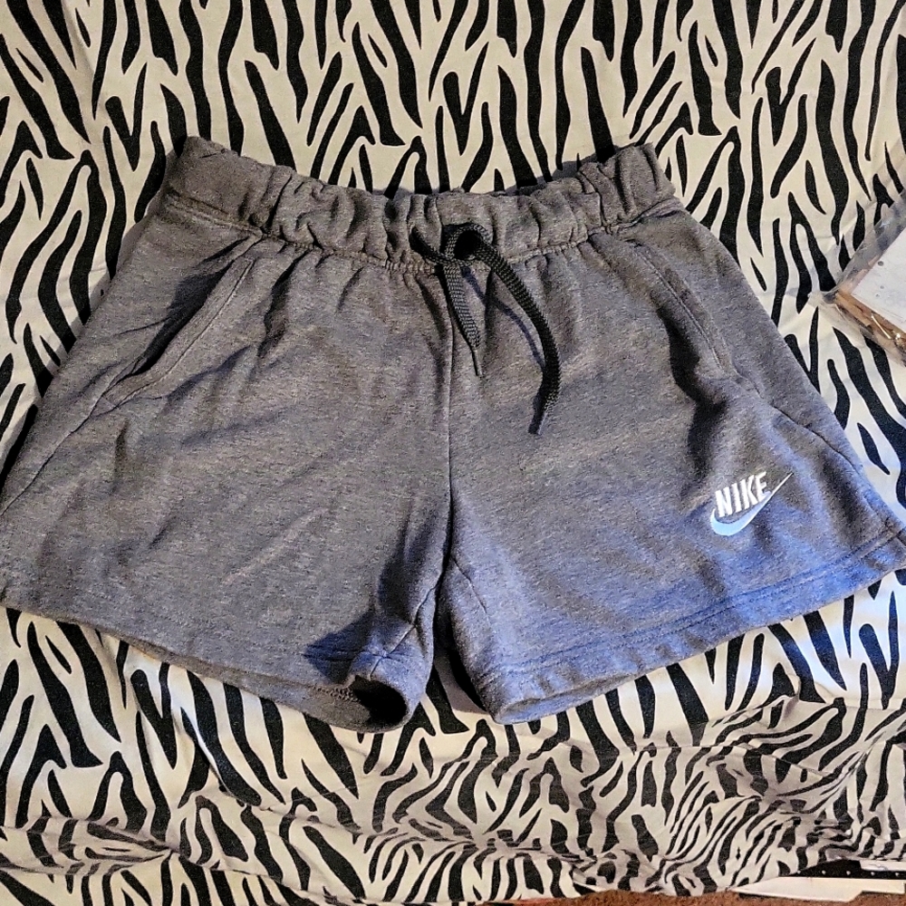 NIKE RUNNING SHORTS W/DRAWSTRING AND POCKETS ELASTIC WAISTED